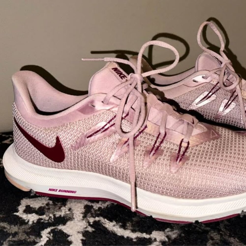Women’s Nike Quest Pink Running Lace Up Sneaker Shoe Size 7.5